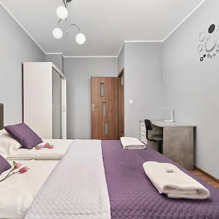Jana Pawla Ii With Free Parking By Renters Lejlighed